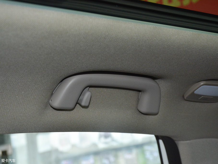 2017�̩T600 Coupe 1.8T  DCT���F��