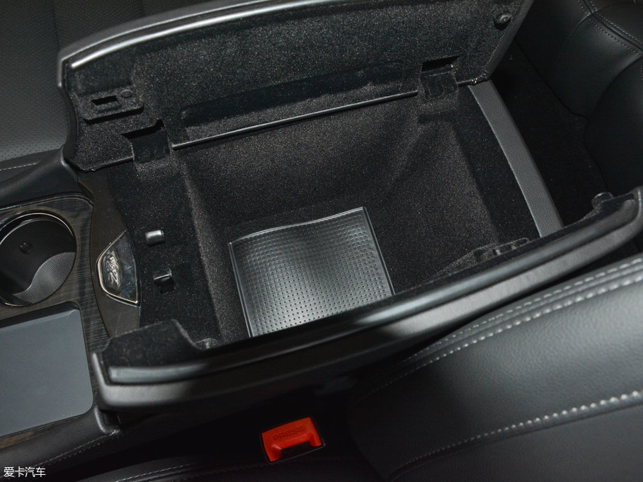 2017�̩T600 Coupe 1.8T  DCT���F��