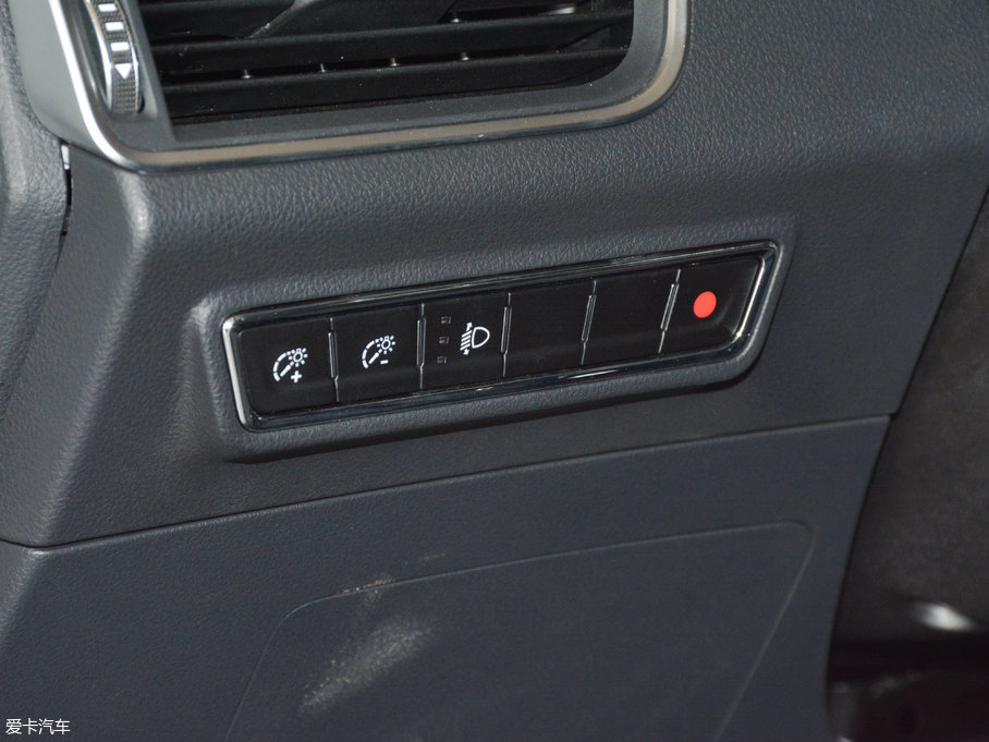 2017�̩T600 Coupe 1.8T  DCT���F��