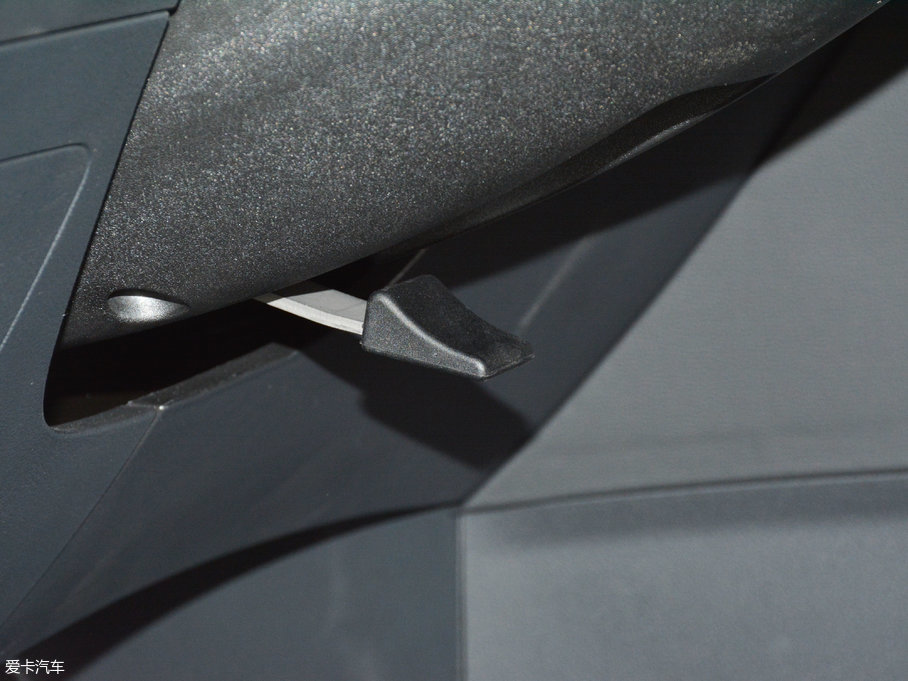 2017�̩T600 Coupe 1.8T  DCT���F��