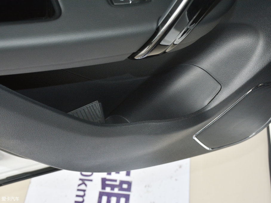 2017�̩T600 Coupe 1.8T  DCT���F��