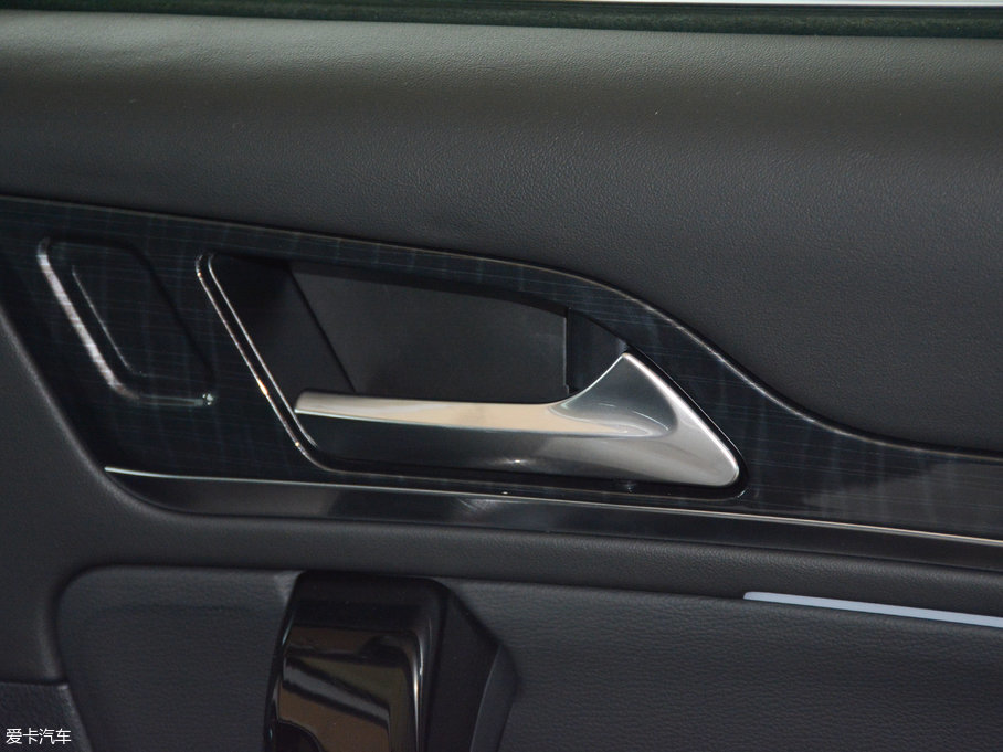 2017�̩T600 Coupe 1.8T  DCT���F��