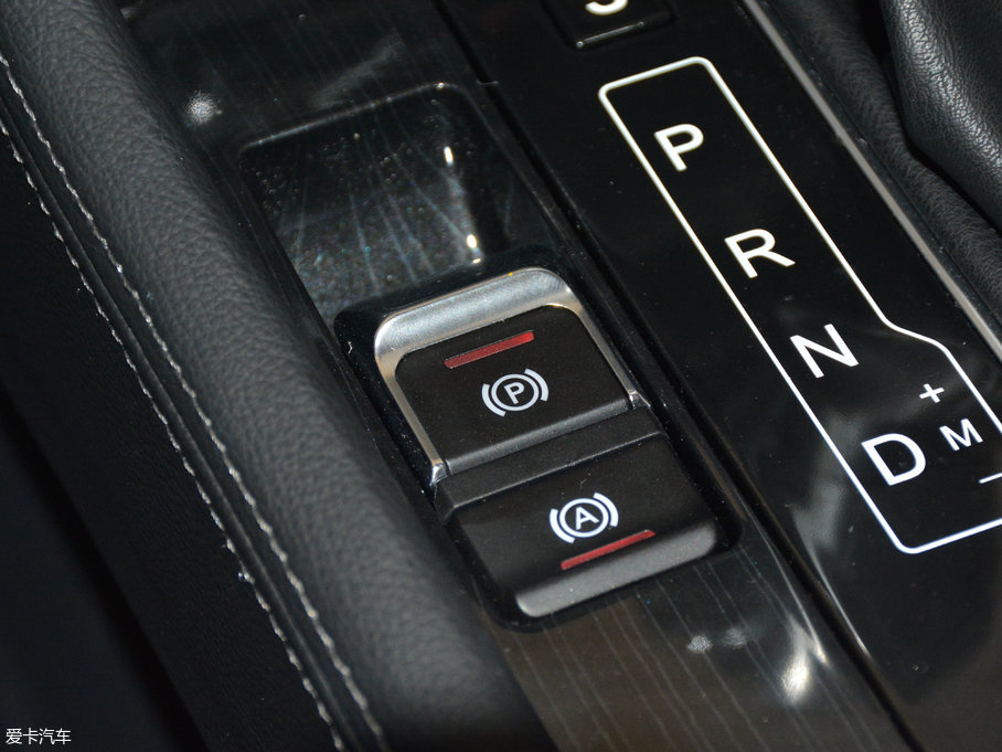 2017�̩T600 Coupe 1.8T  DCT���F��