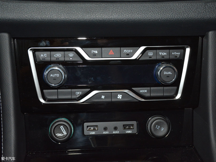 2017�̩T600 Coupe 1.8T  DCT���F��