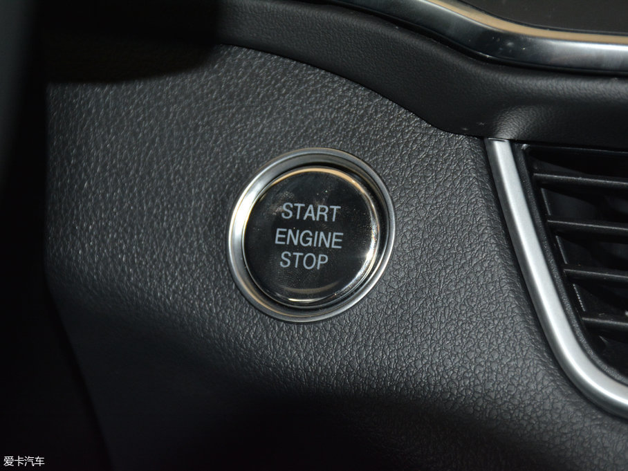 2017�̩T600 Coupe 1.8T  DCT���F��