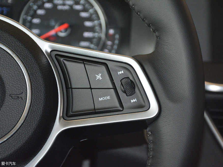 2017�̩T600 Coupe 1.8T  DCT���F��