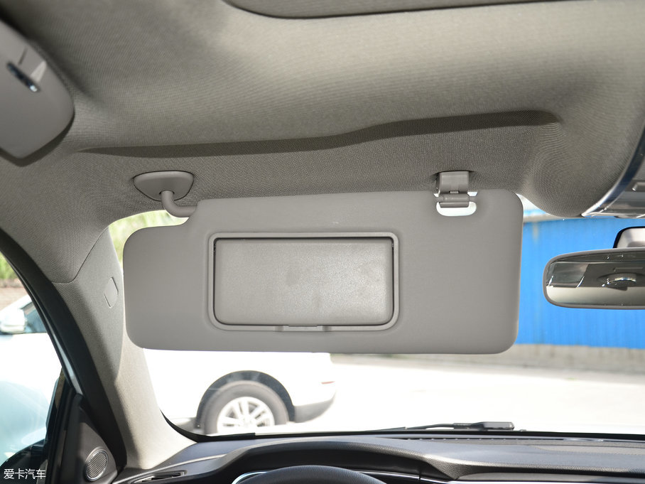 2017�̩T600 Coupe 1.5T  �ԄӺ��A��