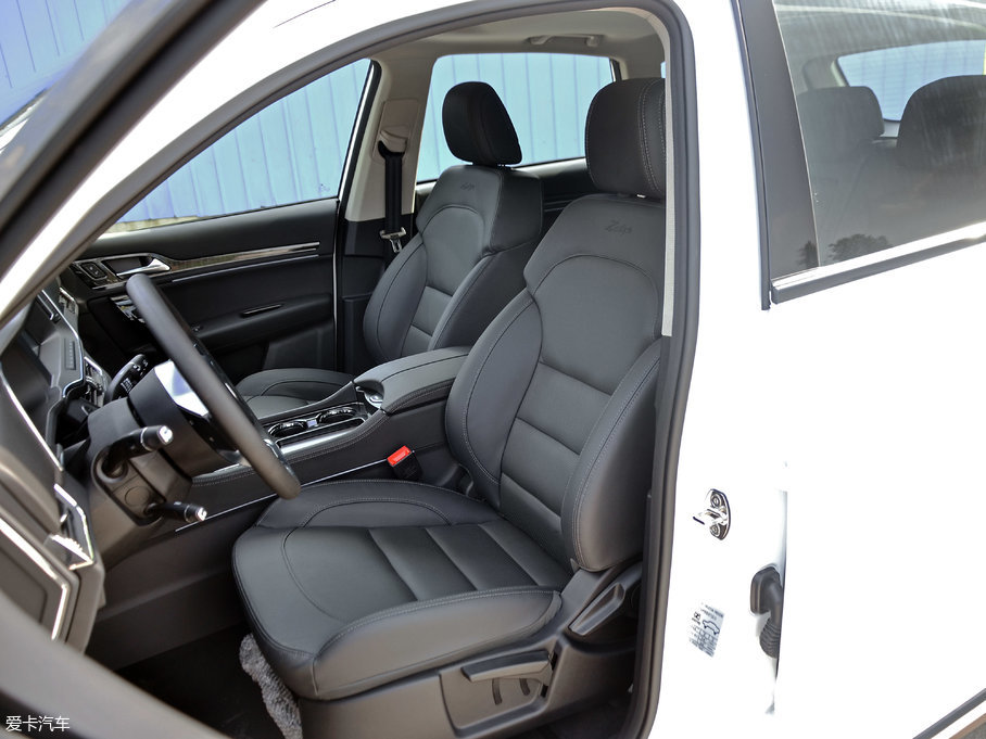 2017�̩T600 Coupe 1.5T  �ԄӺ��A��