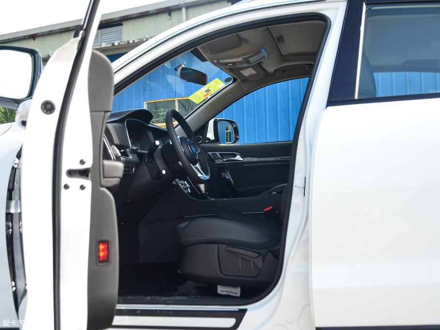 2017�̩T600 Coupe 1.5T  �ԄӺ��A��