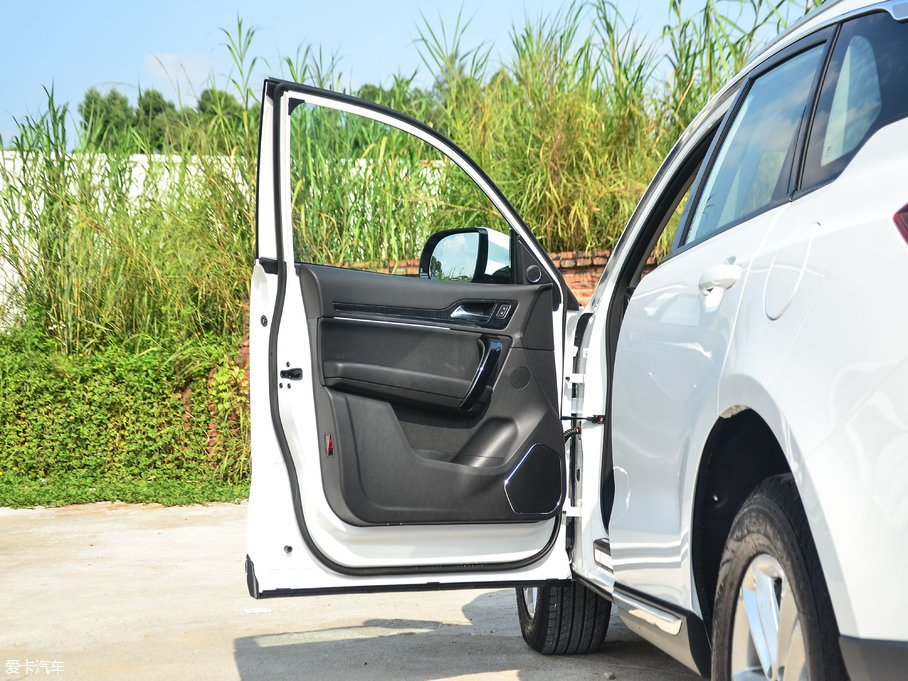 2017�̩T600 Coupe 1.5T  �ԄӺ��A��