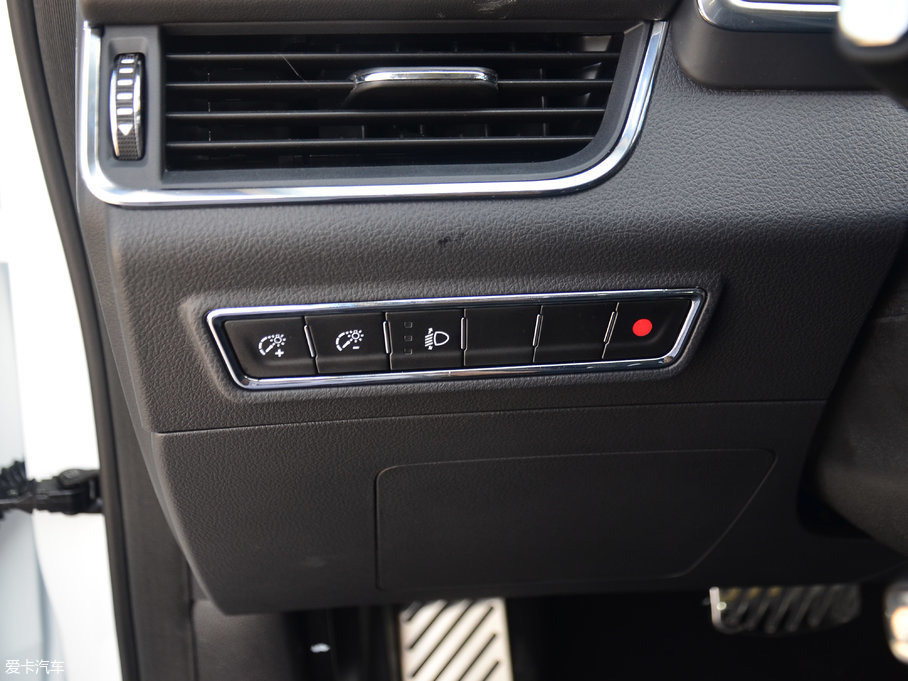 2017�̩T600 Coupe 1.5T  �ԄӺ��A��