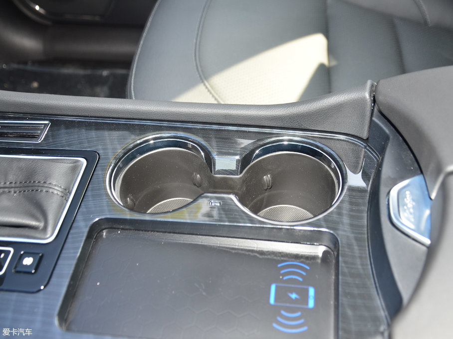 2017�̩T600 Coupe 1.5T  �ԄӺ��A��