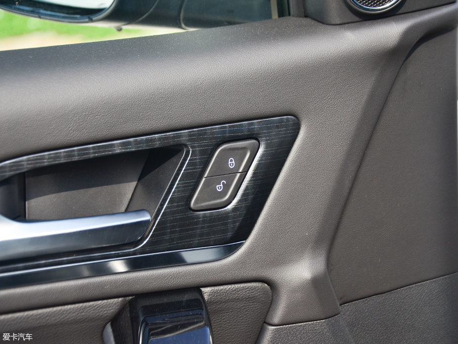 2017�̩T600 Coupe 1.5T  �ԄӺ��A��