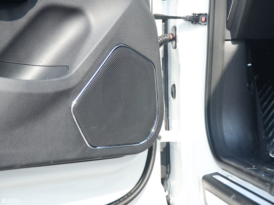 2017�̩T600 Coupe 1.5T  �ԄӺ��A��