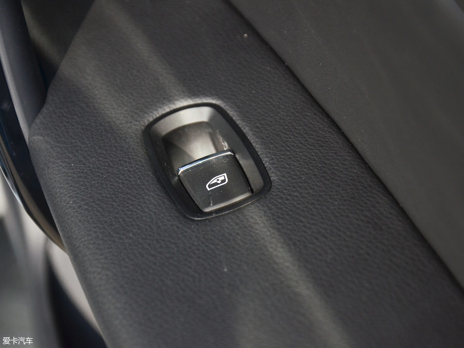 2017�̩T600 Coupe 1.5T  �ԄӺ��A��