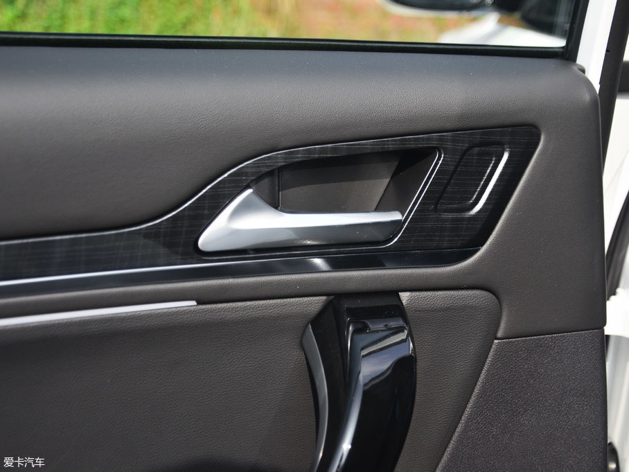 2017�̩T600 Coupe 1.5T  �ԄӺ��A��