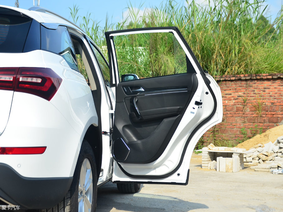 2017�̩T600 Coupe 1.5T  �ԄӺ��A��