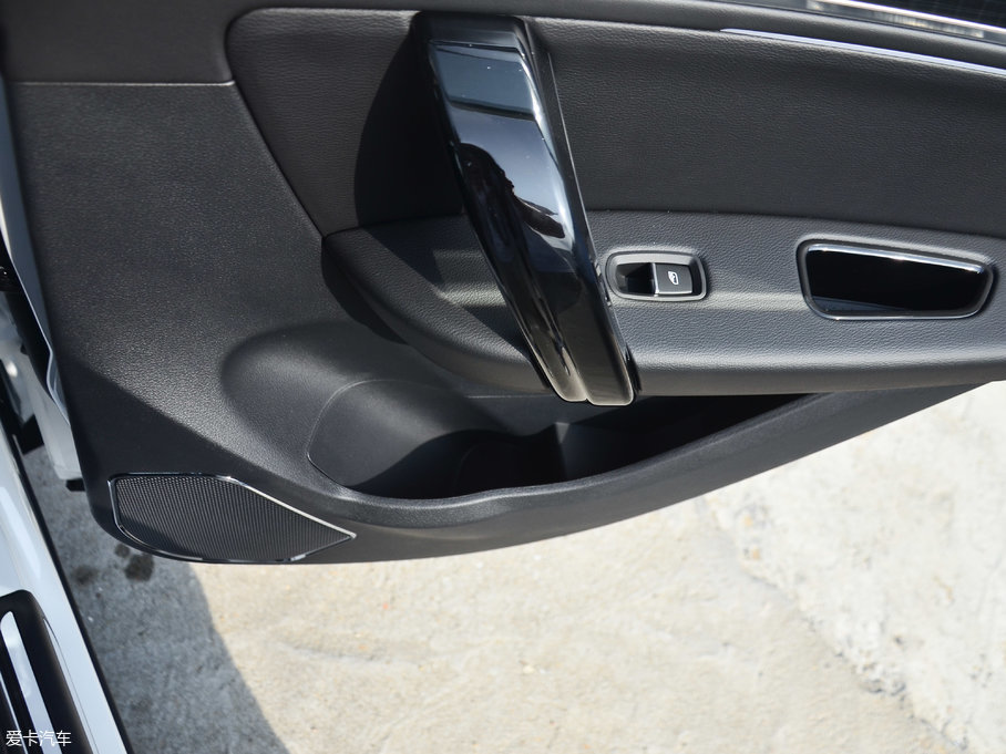 2017�̩T600 Coupe 1.5T  �ԄӺ��A��