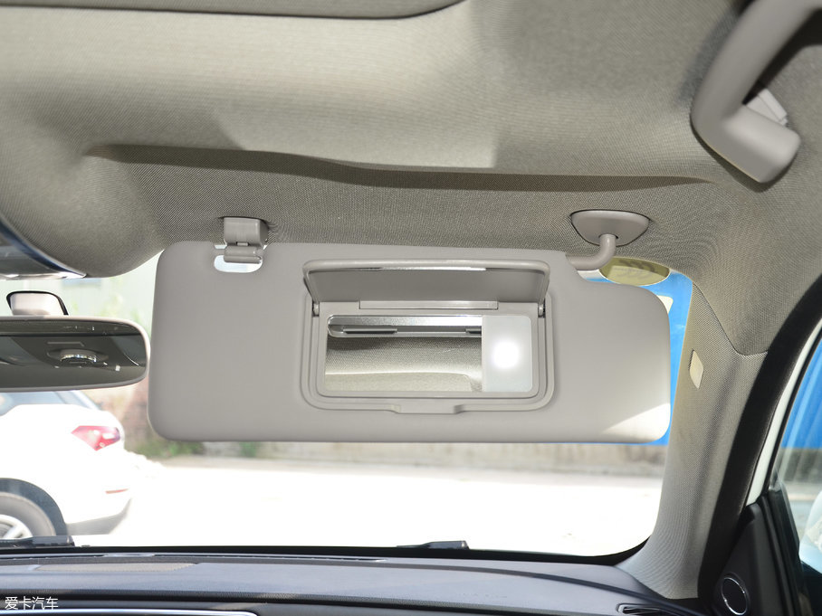 2017�̩T600 Coupe 1.5T  �ԄӺ��A��