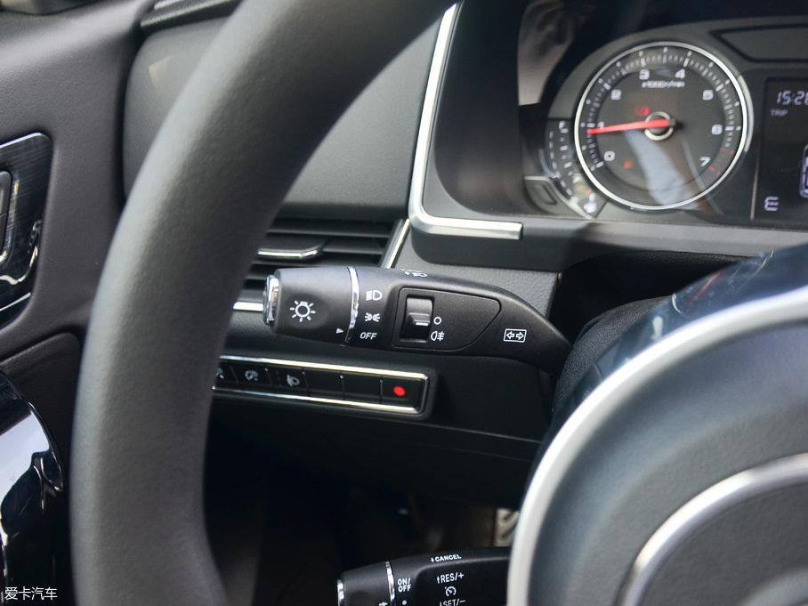 2017�̩T600 Coupe 1.5T  �ԄӺ��A��