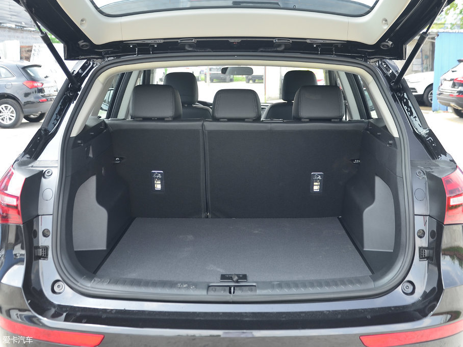 2017�̩T600 Coupe 1.5T  �ԄӺ��A��