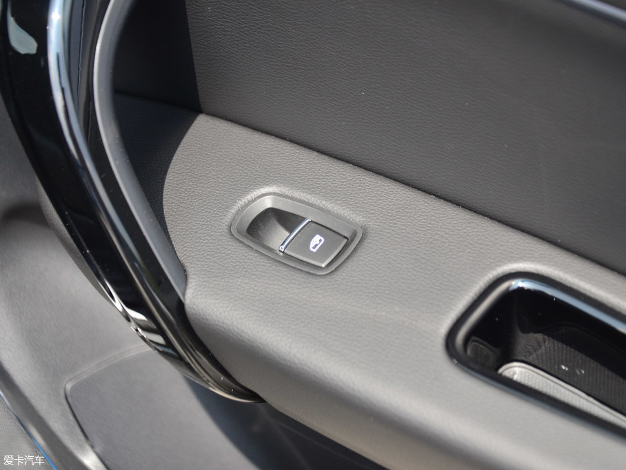 2017̩T600 Coupe 1.5T  ԄӺA