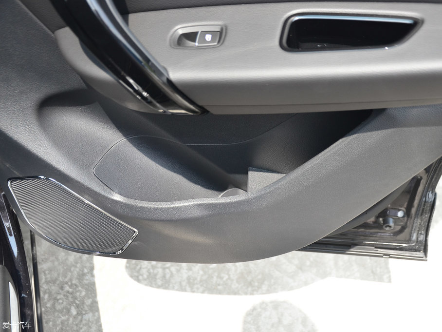 2017�̩T600 Coupe 1.5T  �ԄӺ��A��