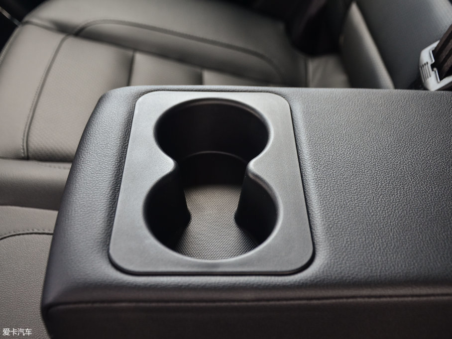 2017�̩T600 Coupe 1.5T  �ԄӺ��A��