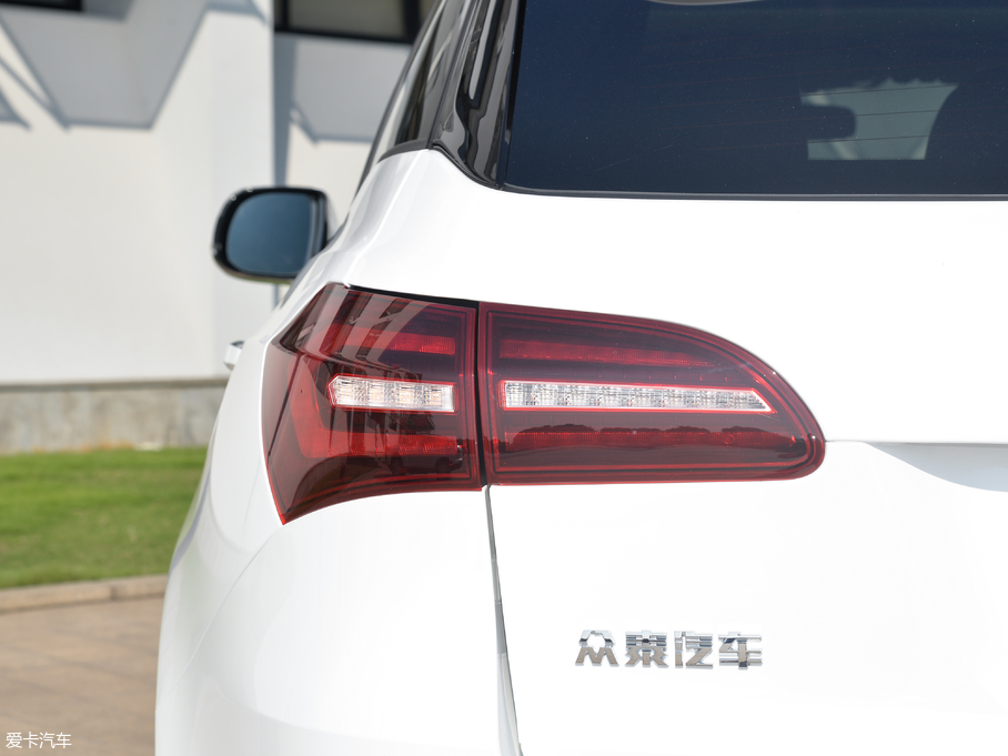 2017�̩T600 Coupe 1.8T  DCT���A��