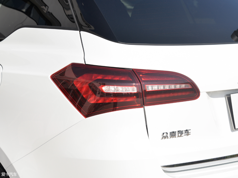 2017�̩T600 Coupe 1.8T  DCT���A��