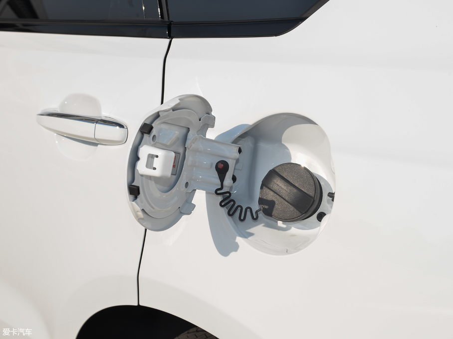 2017�̩T600 Coupe 1.8T  DCT���A��