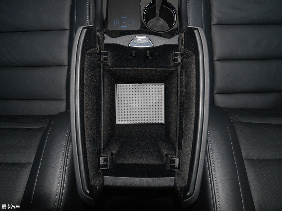 2017�̩T600 Coupe 1.8T  DCT���A��