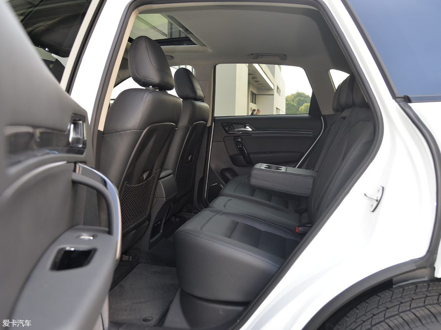 2017�̩T600 Coupe 1.8T  DCT���A��