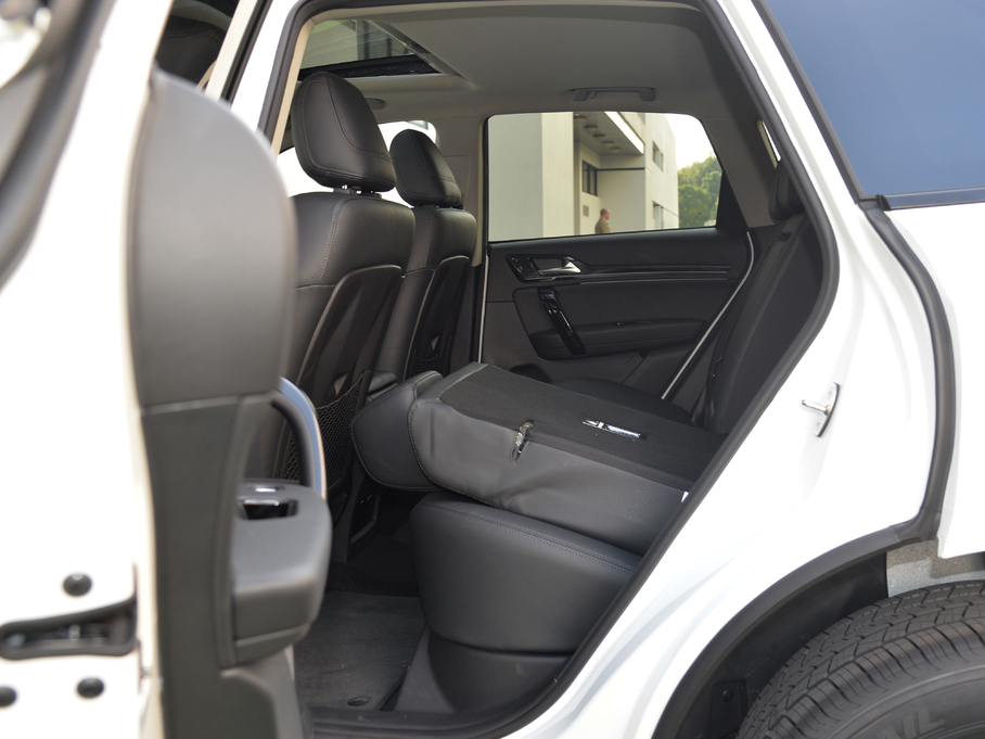 2017�̩T600 Coupe 1.8T  DCT���A��