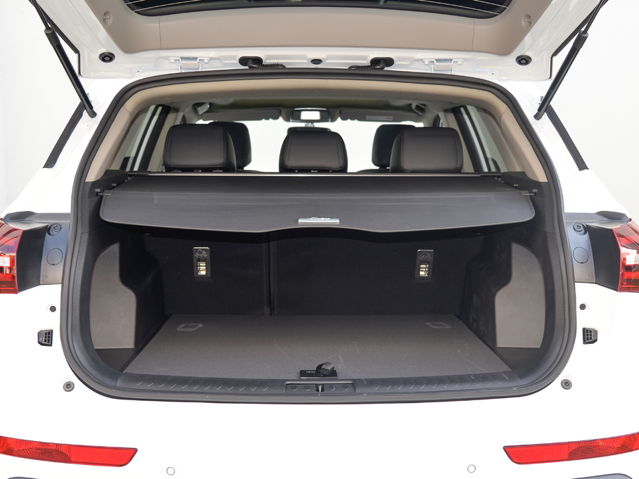 2017�̩T600 Coupe 1.8T  DCT���A��