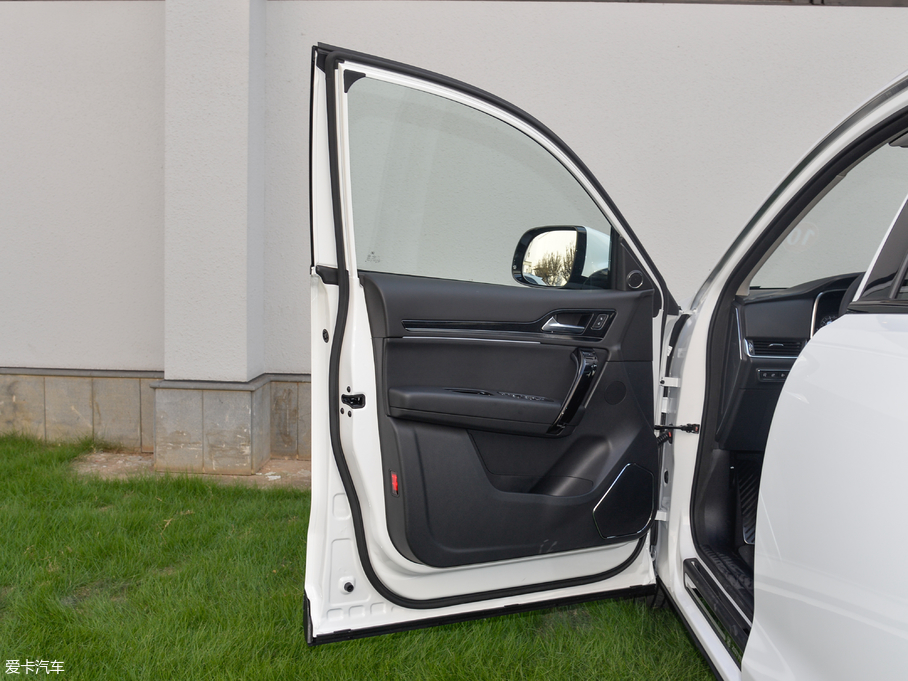 2017�̩T600 Coupe 1.8T  DCT���A��