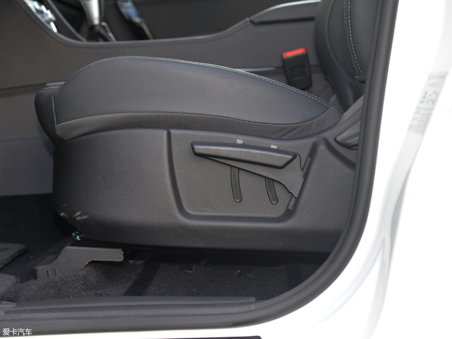 2017�̩T600 Coupe 1.8T  DCT���A��