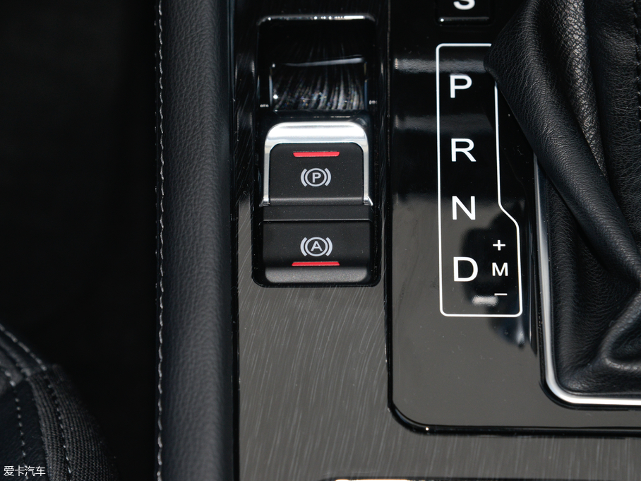 2017�̩T600 Coupe 1.8T  DCT���A��