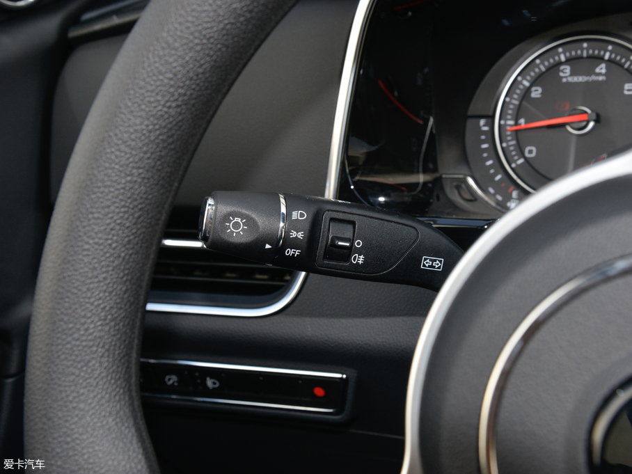 2017�̩T600 Coupe 1.8T  DCT���A��