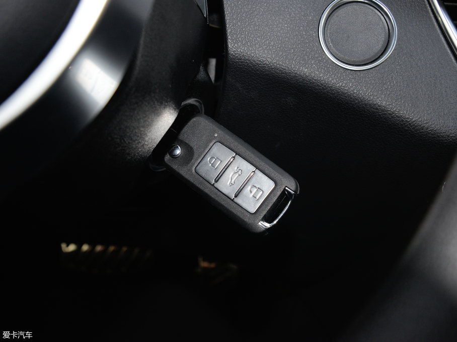 2017�̩T600 Coupe 1.8T  DCT���A��