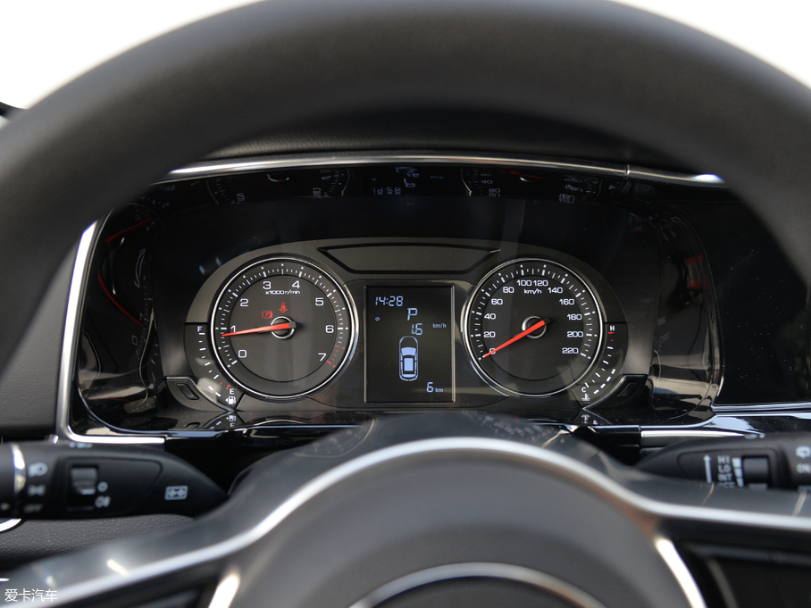 2017�̩T600 Coupe 1.8T  DCT���A��