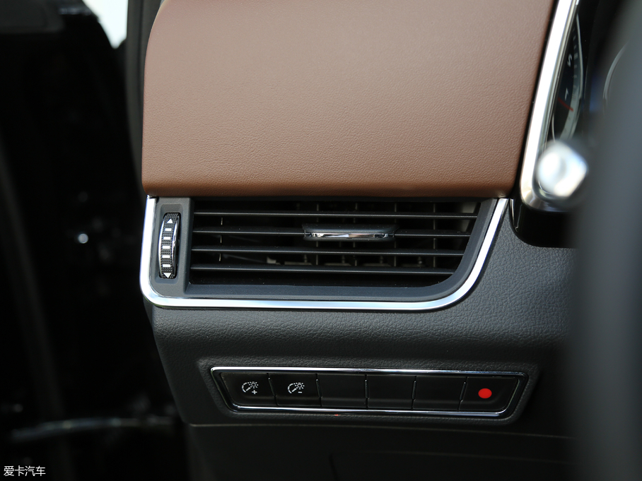 2017̩T600 Coupe 1.8T  DCTW