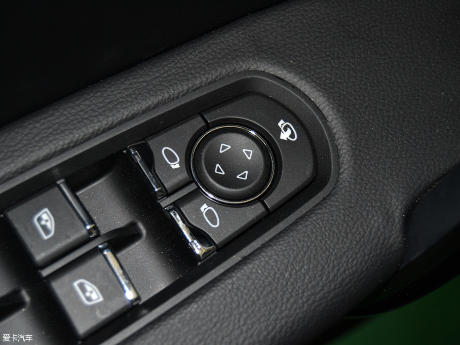 2017�̩T600 Coupe 1.5T  �Ԅ����F��