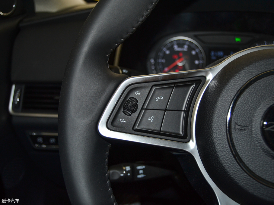 2017�̩T600 Coupe 1.5T  �Ԅ�(d��ng)���F��