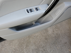 2017Z700H 1.8T ԄŞ ǰTg