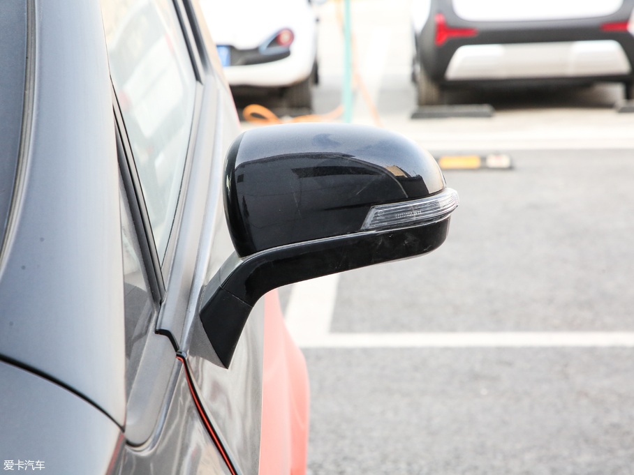 2018�̩E200 ���R��