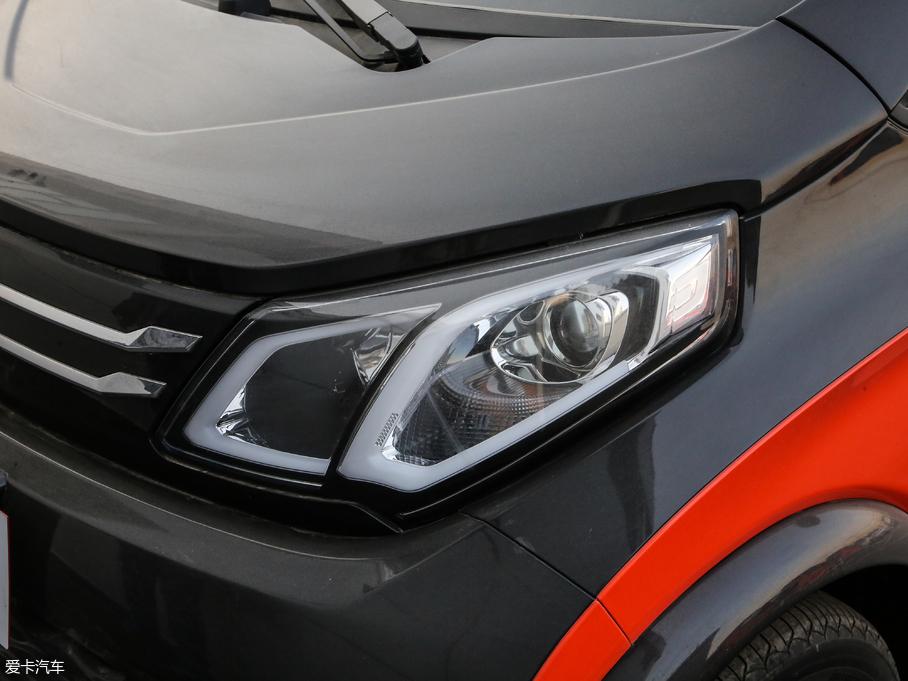 2018�̩E200 ���R��