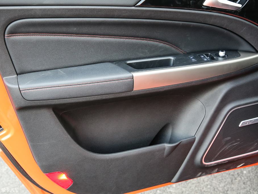 2018�̩E200 ���R��