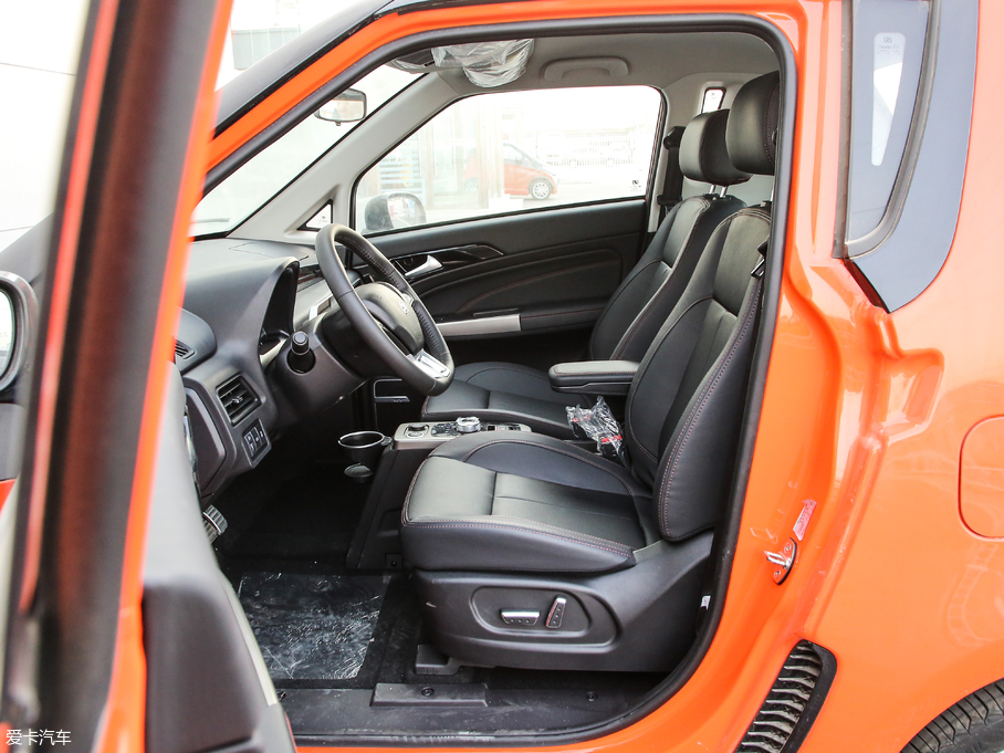 2018�̩E200 ���R��