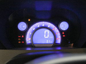 2010款1.3L 手动标准版 中控区